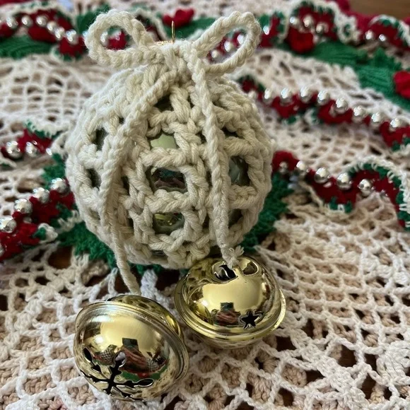 CROCHETED FARMHOUSE CHRISTMAS ORNAMENT - Picture 3 of 12